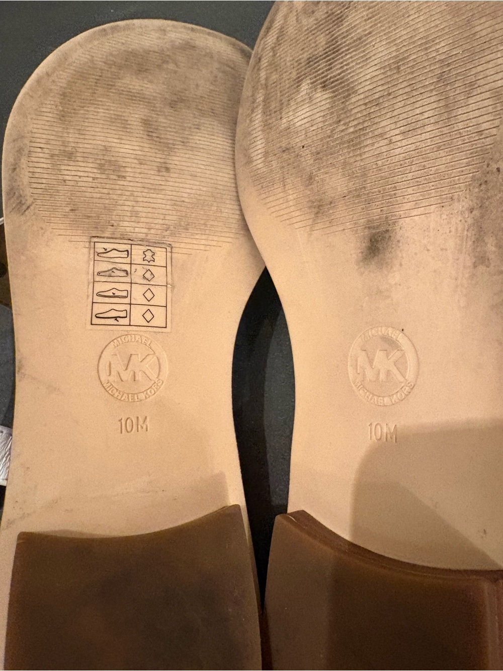 Michael Kors white leather sandals with silver-tone padlock charms. - Picture 5 of 5